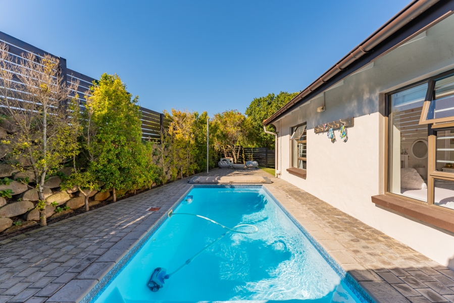 4 Bedroom Property for Sale in St Francis On Sea Eastern Cape